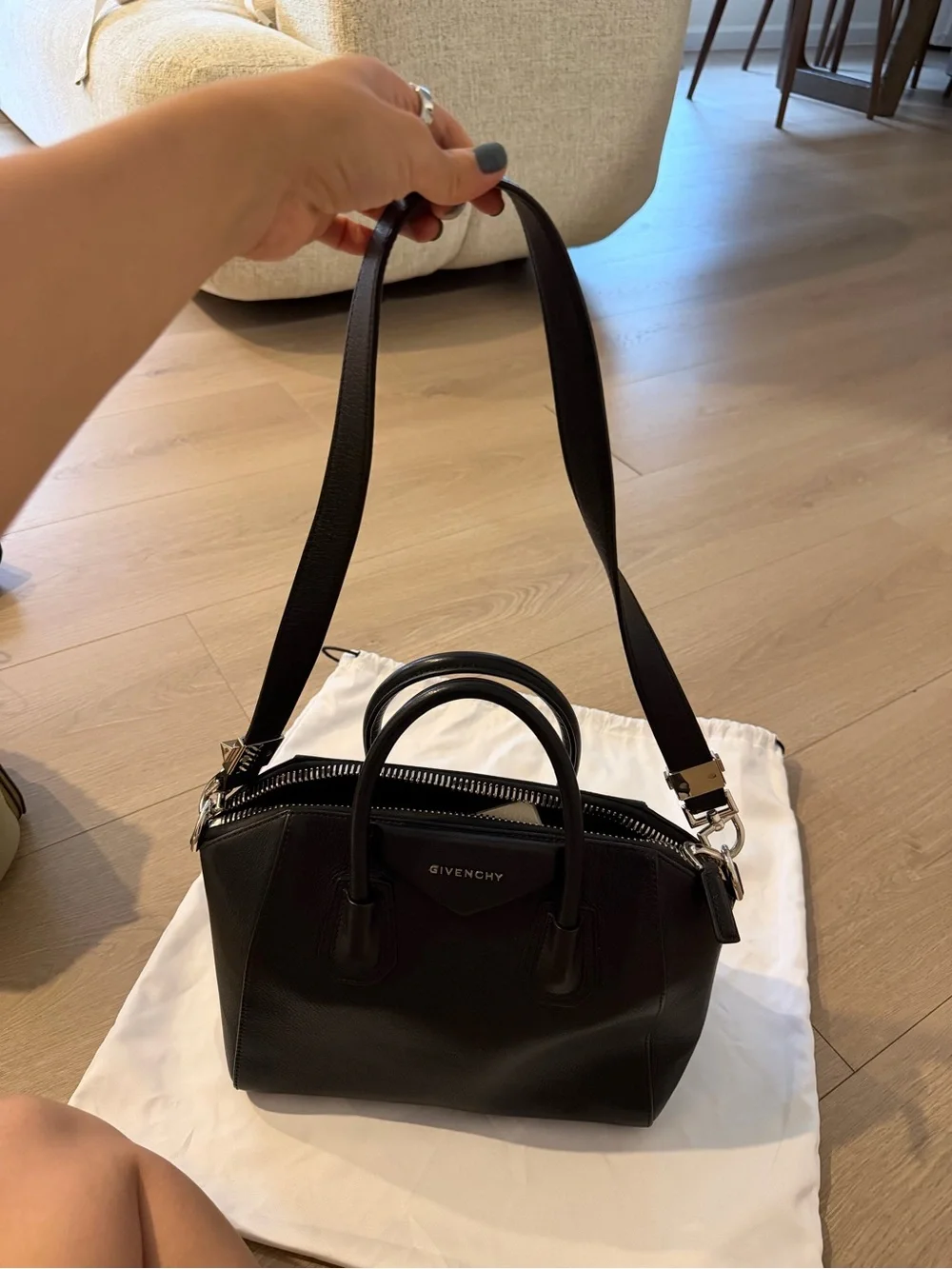 Givenchy Black Antigona Small Satchel - Picture 4 of 6